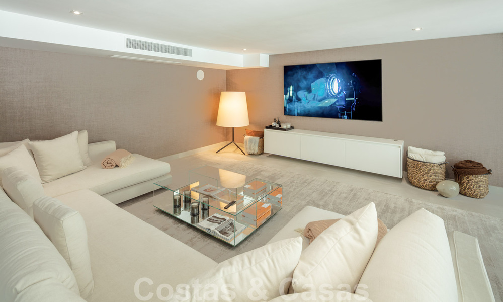 Villa de lujo contemporánea en venta con vistas panorámicas al mar y a la montaña La Concha, en la prestigiosa Milla de Oro de Marbella 41324