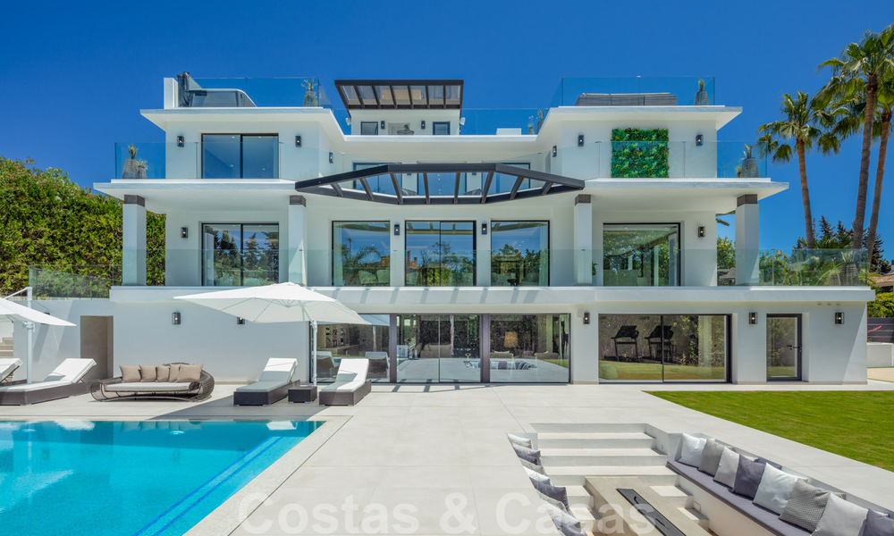 Villa de lujo contemporánea en venta con vistas panorámicas al mar y a la montaña La Concha, en la prestigiosa Milla de Oro de Marbella 41329