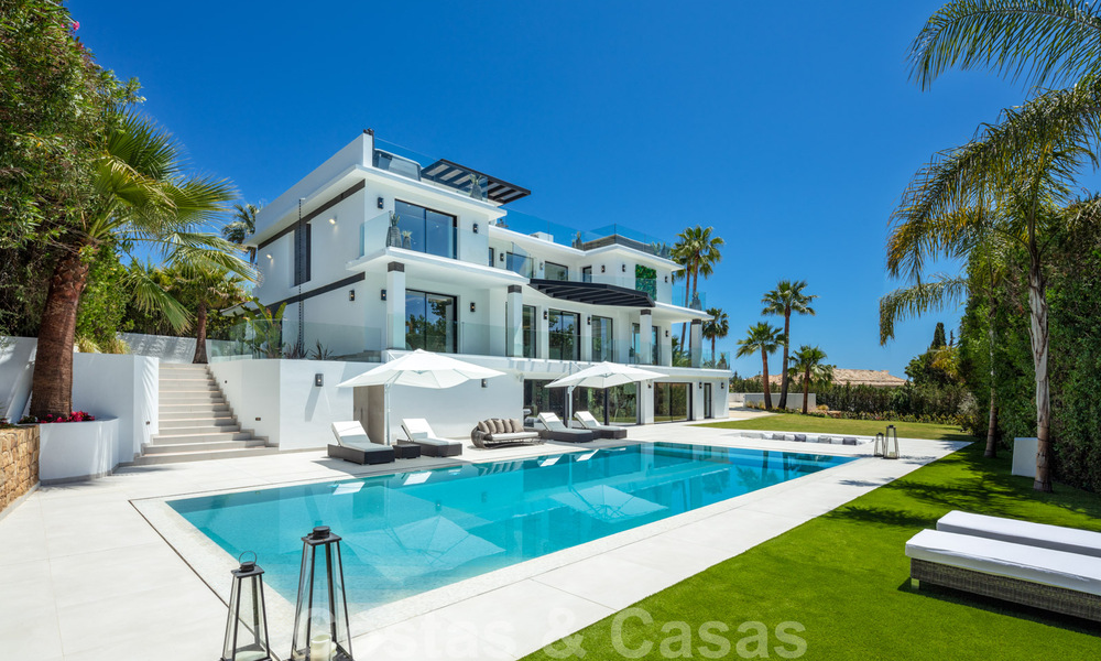 Villa de lujo contemporánea en venta con vistas panorámicas al mar y a la montaña La Concha, en la prestigiosa Milla de Oro de Marbella 41331