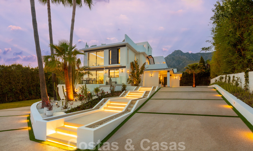 Villa de lujo contemporánea en venta con vistas panorámicas al mar y a la montaña La Concha, en la prestigiosa Milla de Oro de Marbella 41335