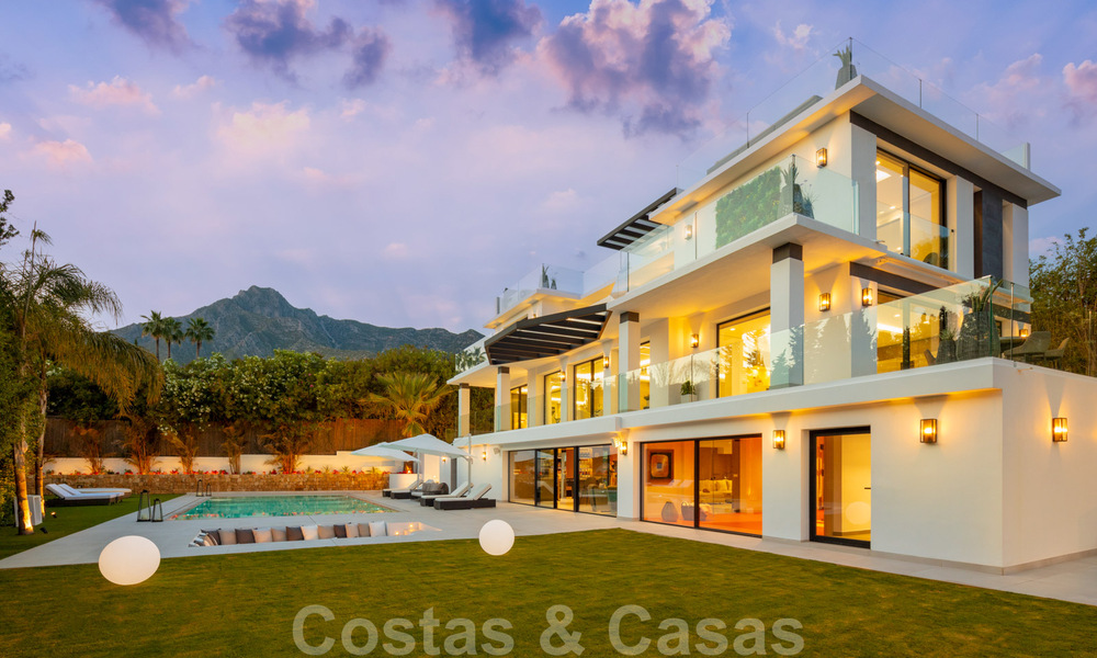 Villa de lujo contemporánea en venta con vistas panorámicas al mar y a la montaña La Concha, en la prestigiosa Milla de Oro de Marbella 41336
