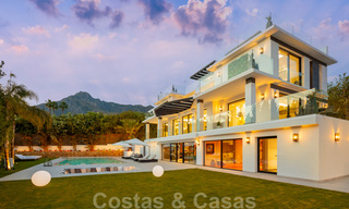 Villa de lujo contemporánea en venta con vistas panorámicas al mar y a la montaña La Concha, en la prestigiosa Milla de Oro de Marbella 41336 