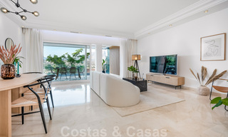 Apartamento reformado y moderno en venta con una amplia terraza en Nueva Andalucía, Marbella 41353 