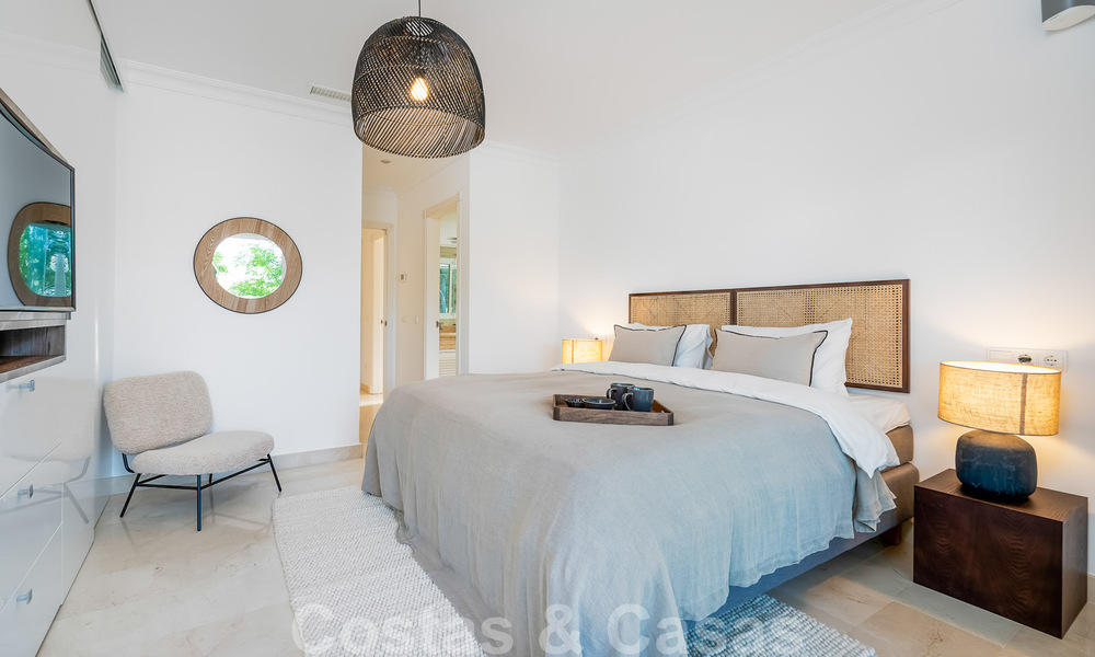 Apartamento reformado y moderno en venta con una amplia terraza en Nueva Andalucía, Marbella 41355