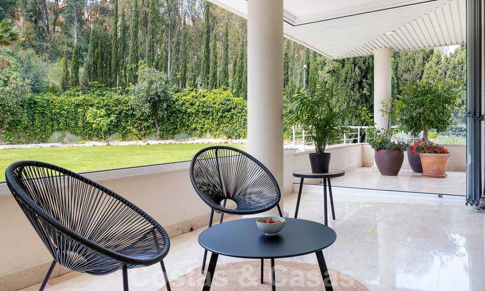 Apartamento reformado y moderno en venta con una amplia terraza en Nueva Andalucía, Marbella 41370