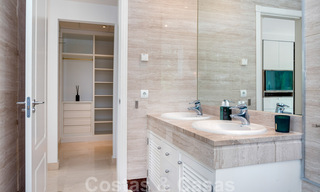 Apartamento reformado y moderno en venta con una amplia terraza en Nueva Andalucía, Marbella 41374 