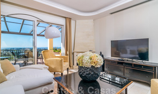 Lujoso ático dúplex en venta con vistas panorámicas al mar en Benahavis – Marbella 41455 