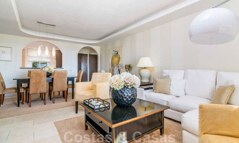 Lujoso ático dúplex en venta con vistas panorámicas al mar en Benahavis – Marbella 41457