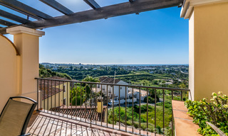 Lujoso ático dúplex en venta con vistas panorámicas al mar en Benahavis – Marbella 41460 