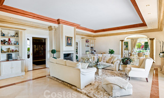 Villa de lujo en venta, con vistas al golf- y al mar, en Marbella - Benahavis 41524 