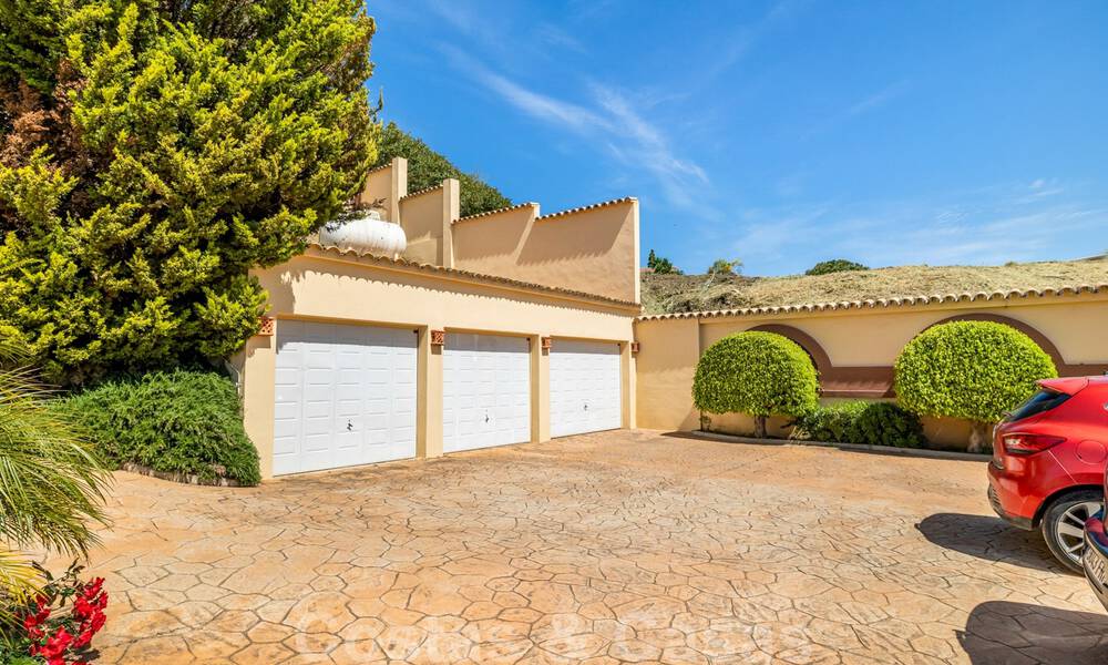 Villa de lujo en venta, con vistas al golf- y al mar, en Marbella - Benahavis 41537