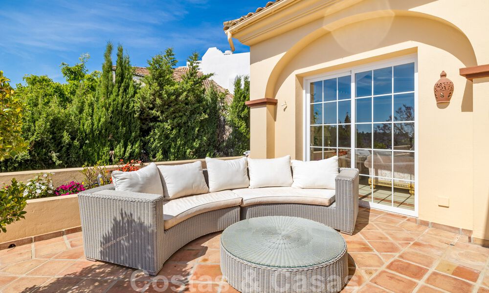 Villa de lujo en venta, con vistas al golf- y al mar, en Marbella - Benahavis 41541