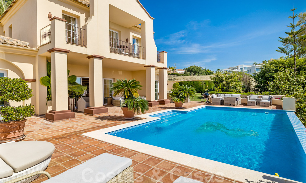 Villa de lujo en venta, con vistas al golf- y al mar, en Marbella - Benahavis 41543