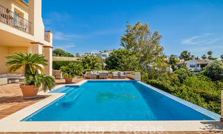 Villa de lujo en venta, con vistas al golf- y al mar, en Marbella - Benahavis 41544 