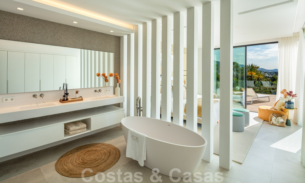 Lujosa villa de estilo LA en venta, con vistas despejadas a La Concha, en Nueva Andalucía - Marbella 41712