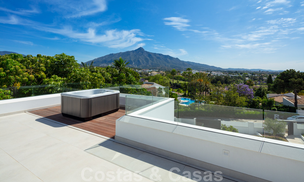 Lujosa villa de estilo LA en venta, con vistas despejadas a La Concha, en Nueva Andalucía - Marbella 41719