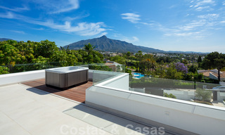 Lujosa villa de estilo LA en venta, con vistas despejadas a La Concha, en Nueva Andalucía - Marbella 41719 