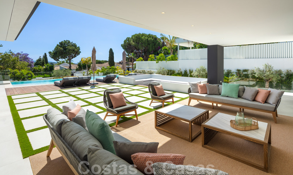 Lujosa villa de estilo LA en venta, con vistas despejadas a La Concha, en Nueva Andalucía - Marbella 41720