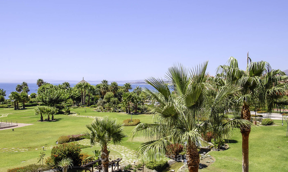 Torre Bermeja: Amplios apartamentos de lujo en venta en un exclusivo complejo en primera línea de playa entre Marbella y Estepona 41571
