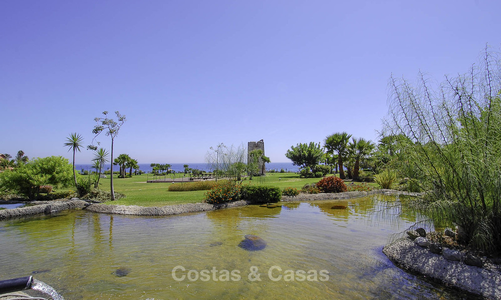 Torre Bermeja: Amplios apartamentos de lujo en venta en un exclusivo complejo en primera línea de playa entre Marbella y Estepona 41577