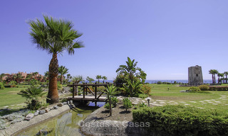 Torre Bermeja: Amplios apartamentos de lujo en venta en un exclusivo complejo en primera línea de playa entre Marbella y Estepona 41579 