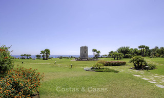 Torre Bermeja: Amplios apartamentos de lujo en venta en un exclusivo complejo en primera línea de playa entre Marbella y Estepona 41581 