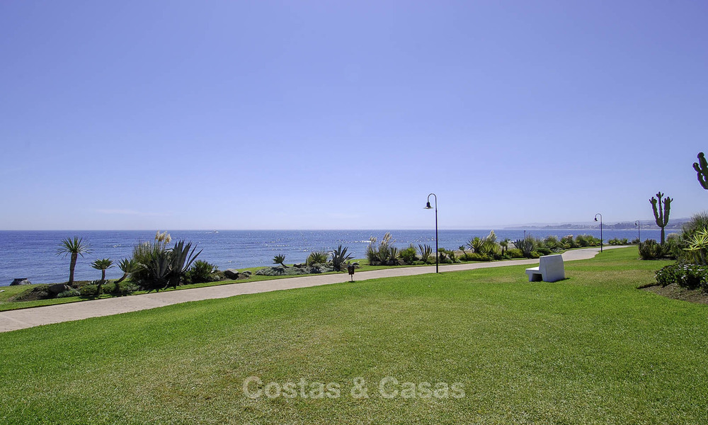 Torre Bermeja: Amplios apartamentos de lujo en venta en un exclusivo complejo en primera línea de playa entre Marbella y Estepona 41586