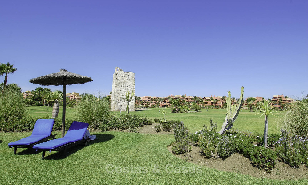 Torre Bermeja: Amplios apartamentos de lujo en venta en un exclusivo complejo en primera línea de playa entre Marbella y Estepona 41588