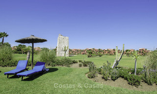 Torre Bermeja: Amplios apartamentos de lujo en venta en un exclusivo complejo en primera línea de playa entre Marbella y Estepona 41588 