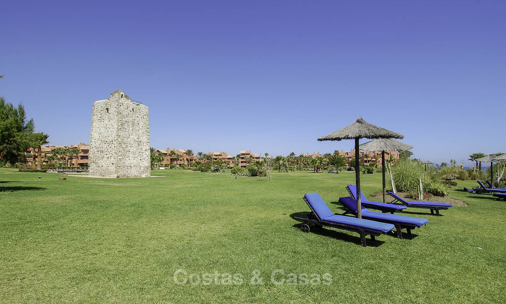 Torre Bermeja: Amplios apartamentos de lujo en venta en un exclusivo complejo en primera línea de playa entre Marbella y Estepona 41589
