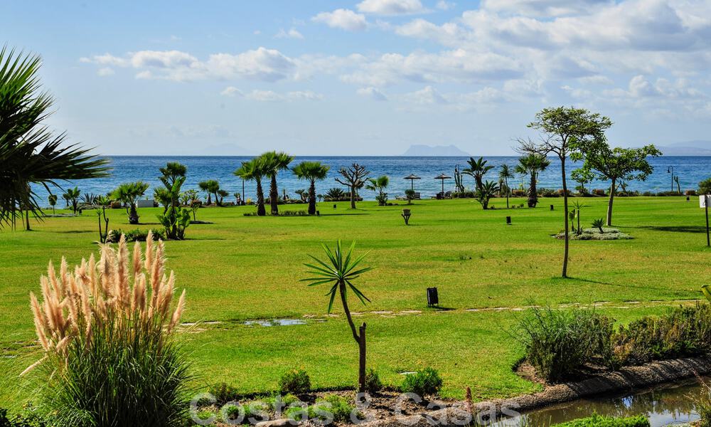 Torre Bermeja: Amplios apartamentos de lujo en venta en un exclusivo complejo en primera línea de playa entre Marbella y Estepona 42273