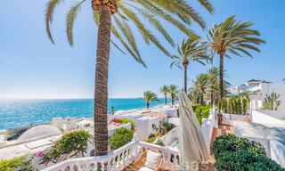 Encantadora casa en venta en un complejo directamente en la playa, con vistas al mar en la Milla de Oro - Marbella 41632 