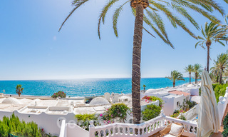 Encantadora casa en venta en un complejo directamente en la playa, con vistas al mar en la Milla de Oro - Marbella 41633 