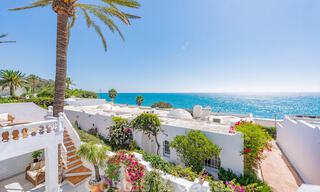 Encantadora casa en venta en un complejo directamente en la playa, con vistas al mar en la Milla de Oro - Marbella 41635 