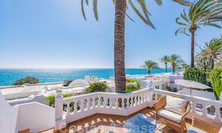 Encantadora casa en venta en un complejo directamente en la playa, con vistas al mar en la Milla de Oro - Marbella 41637 