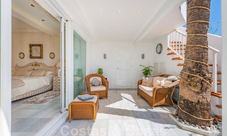 Encantadora casa en venta en un complejo directamente en la playa, con vistas al mar en la Milla de Oro - Marbella 41641 