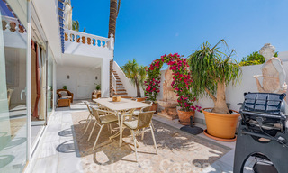 Encantadora casa en venta en un complejo directamente en la playa, con vistas al mar en la Milla de Oro - Marbella 41647 