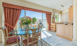 Encantadora casa en venta en un complejo directamente en la playa, con vistas al mar en la Milla de Oro - Marbella 41653 