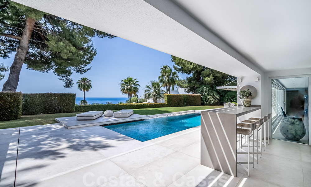 Magnífica villa en venta, renovada en un estilo lujoso y moderno, en la Milla de Oro de Marbella 41689