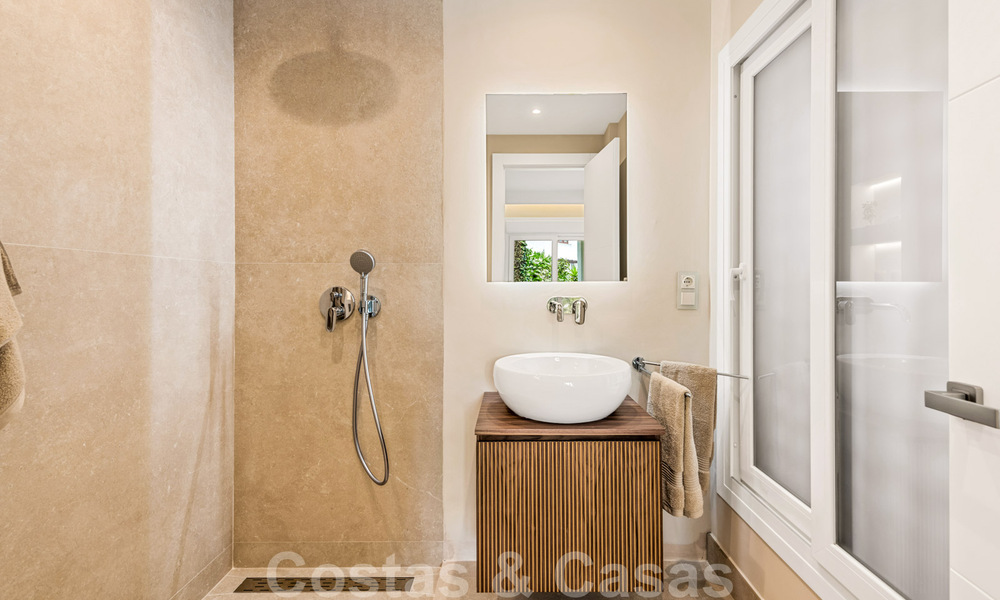 Listo para entrar a vivir, apartamento lujoso en venta, en un complejo de playa en la Nueva Milla de Oro entre Marbella y Estepona 41892