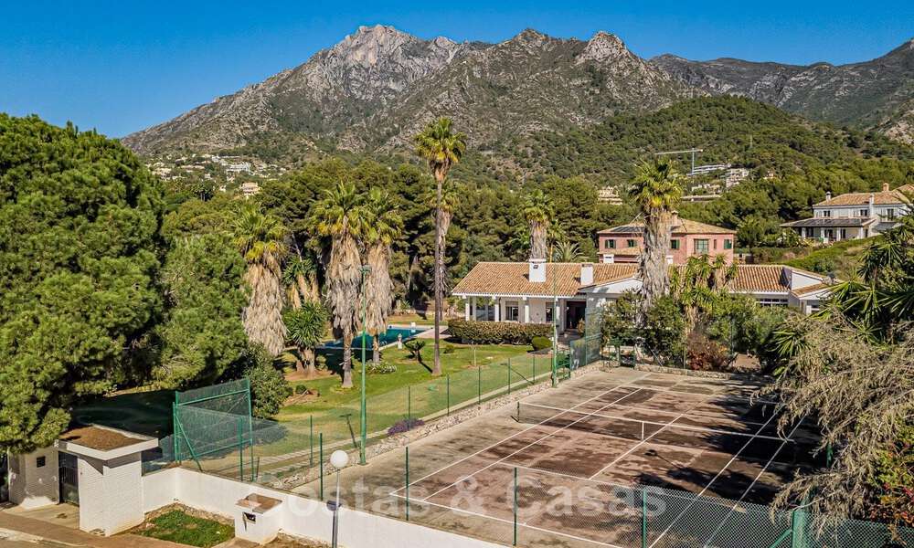 Oportunidad de inversión. Encantadora villa en venta en una gran parcela con vistas al mar en zona tranquila cerca del centro de Marbella 41784