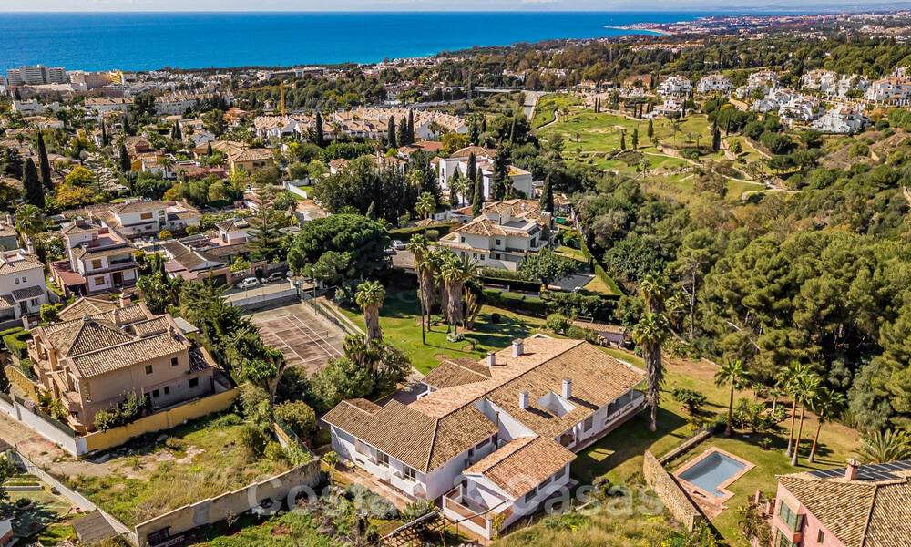 Oportunidad de inversión. Encantadora villa en venta en una gran parcela con vistas al mar en zona tranquila cerca del centro de Marbella 41786