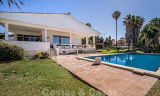 Oportunidad de inversión. Encantadora villa en venta en una gran parcela con vistas al mar en zona tranquila cerca del centro de Marbella 41788 