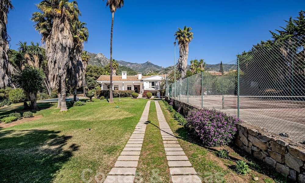 Oportunidad de inversión. Encantadora villa en venta en una gran parcela con vistas al mar en zona tranquila cerca del centro de Marbella 41790