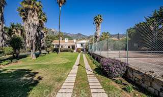 Oportunidad de inversión. Encantadora villa en venta en una gran parcela con vistas al mar en zona tranquila cerca del centro de Marbella 41790 