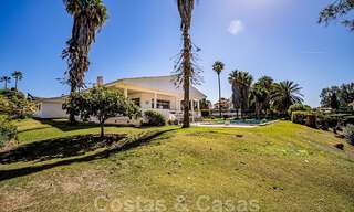 Oportunidad de inversión. Encantadora villa en venta en una gran parcela con vistas al mar en zona tranquila cerca del centro de Marbella 41793 