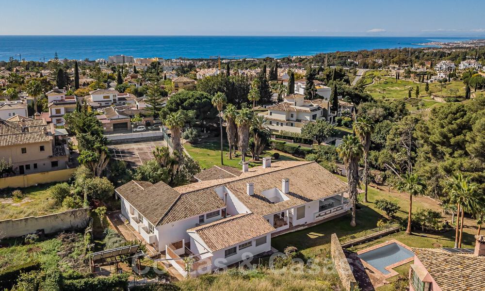 Oportunidad de inversión. Encantadora villa en venta en una gran parcela con vistas al mar en zona tranquila cerca del centro de Marbella 41796