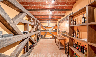 Villa lujosa en venta con vistas al jardín, a un paso de la playa en Guadalmina Baja en Marbella 41811 