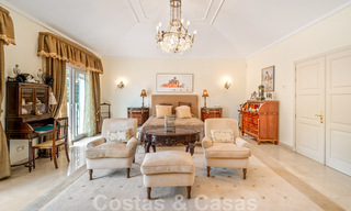 Villa lujosa en venta con vistas al jardín, a un paso de la playa en Guadalmina Baja en Marbella 41824 