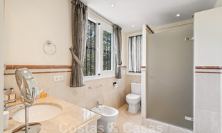 Villa lujosa en venta con vistas al jardín, a un paso de la playa en Guadalmina Baja en Marbella 41833 